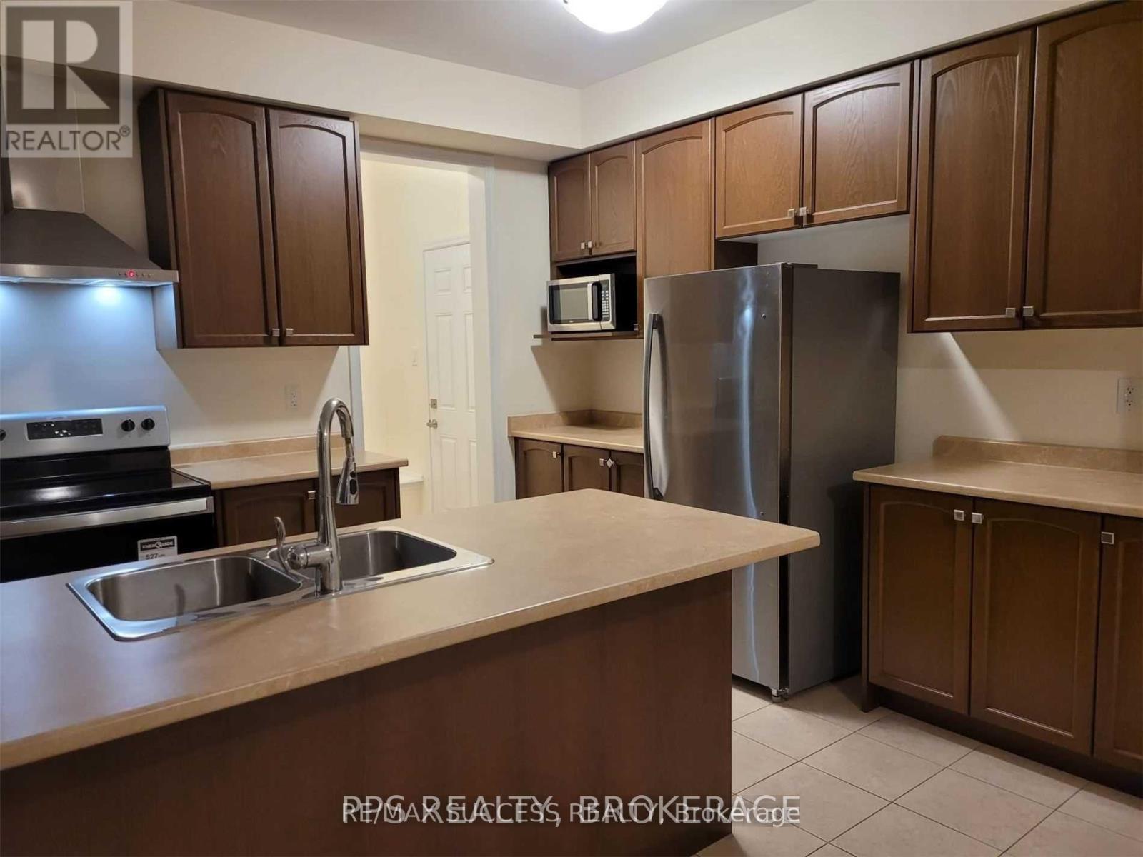 7916 ODELL CRESCENT - 7