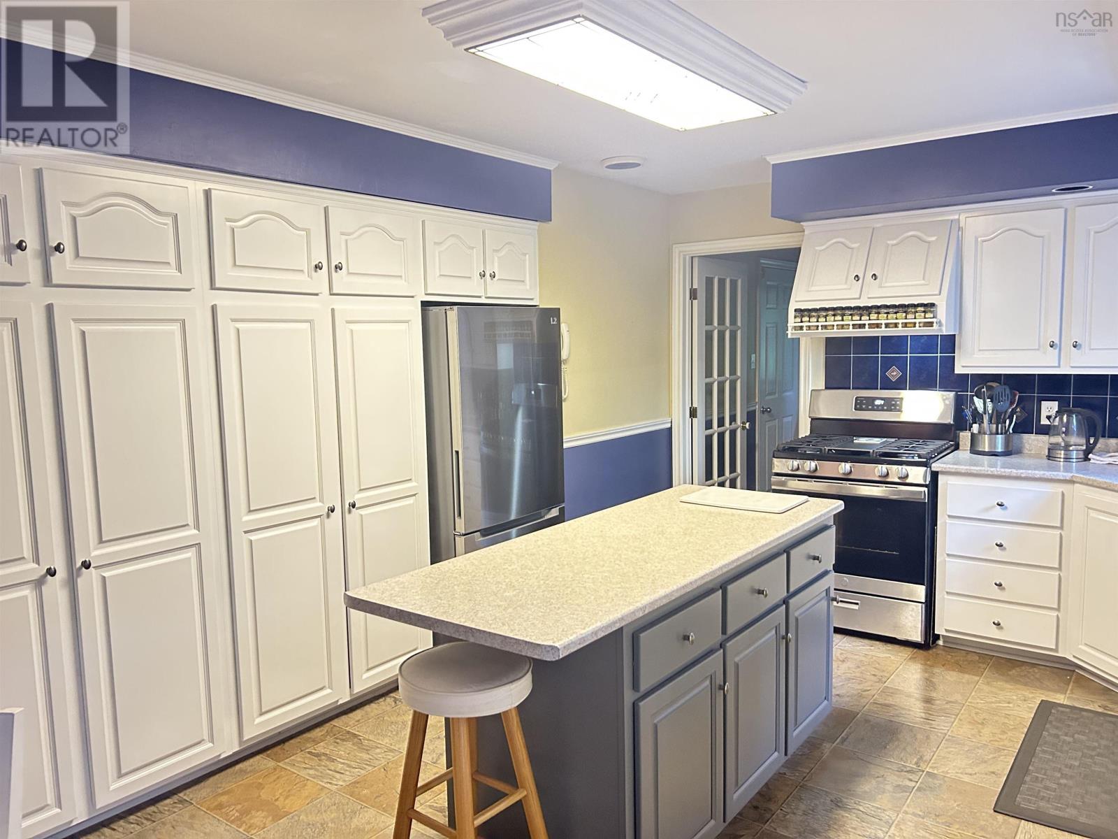 6 Ainsley Court - 7