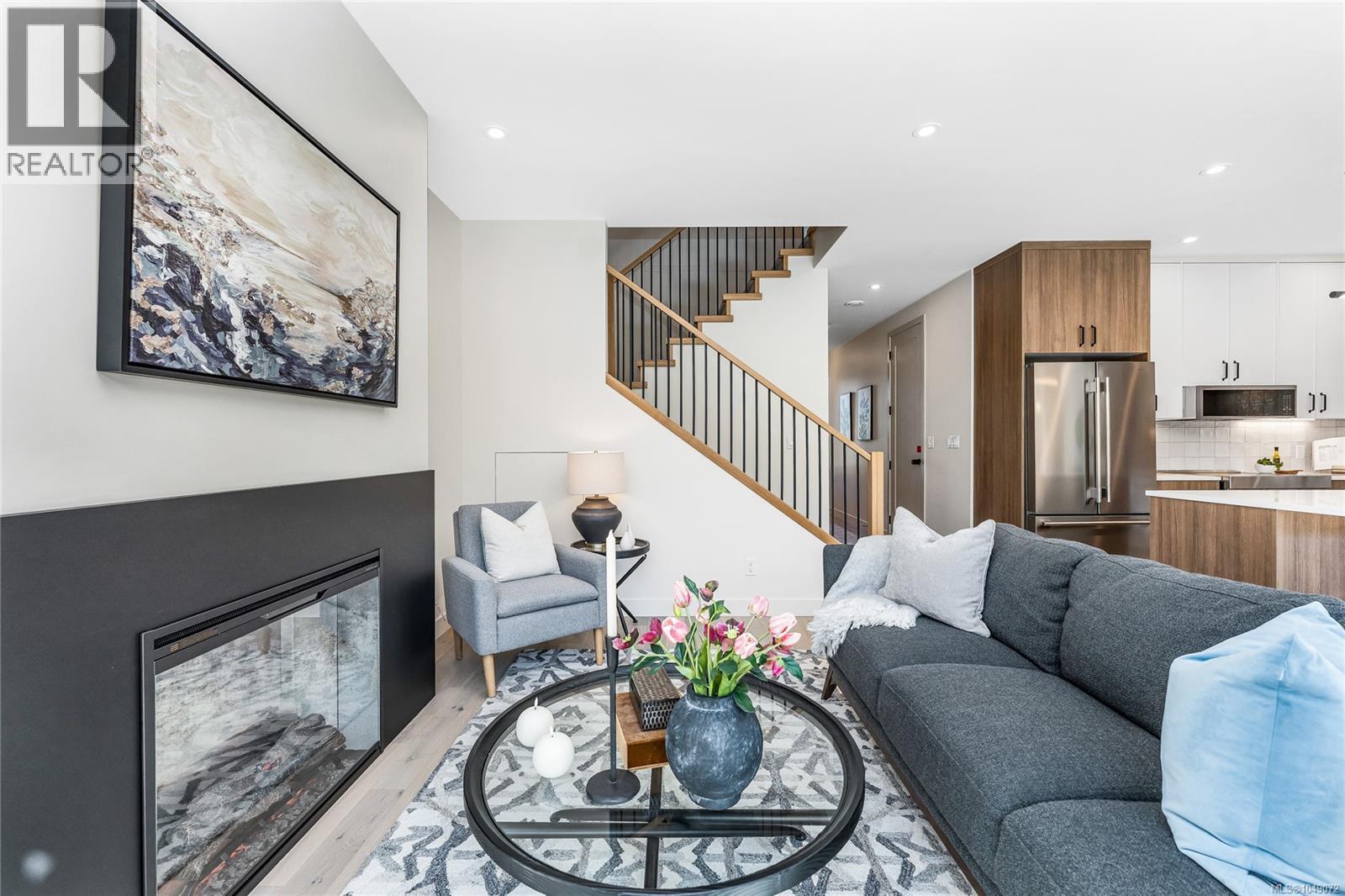 4 3333 Henderson Road, Oak Bay