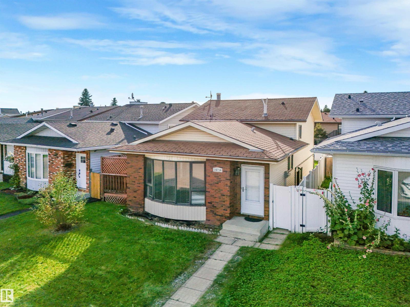 15714 78 ST NW - 4
