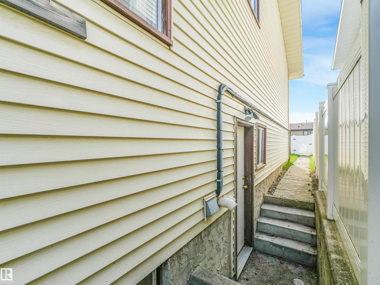 15714 78 ST NW - 22