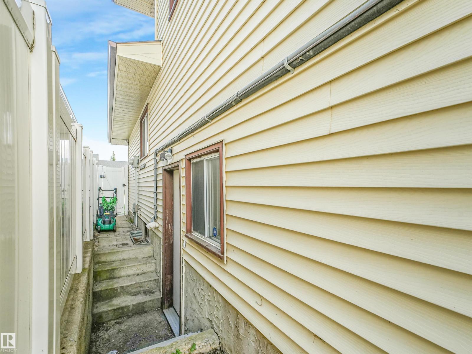15714 78 ST NW - 23