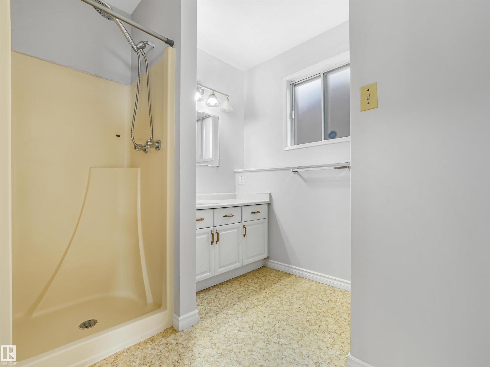 15714 78 ST NW - 50