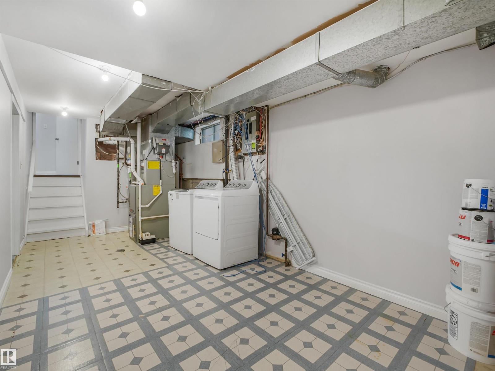 15714 78 ST NW - 60