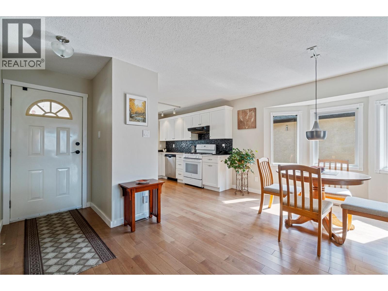 2415 5 Avenue NE - 4