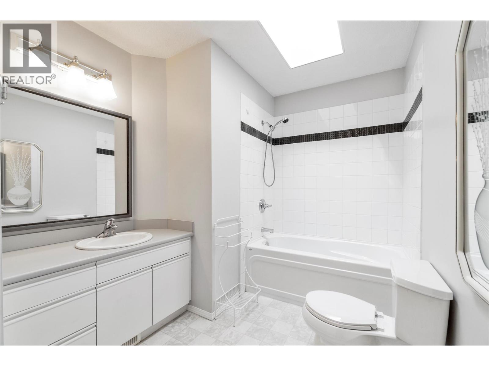 2415 5 Avenue NE - 23
