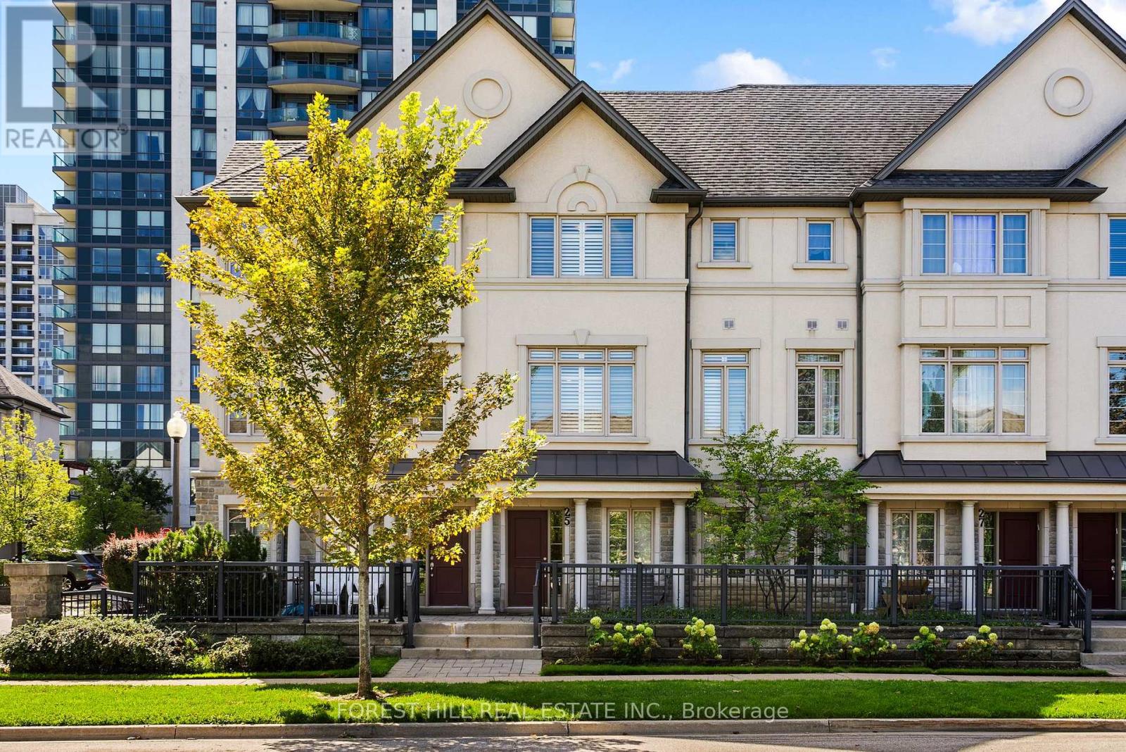 Photo of 25 Beverley Glen Boulevard