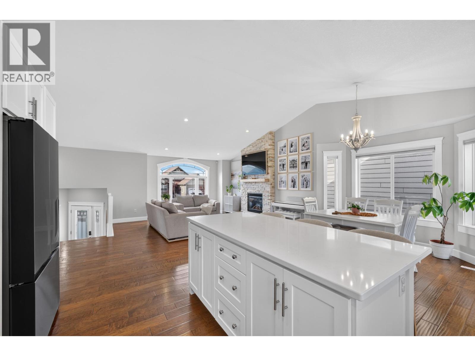 10611 109 STREET - Image 14