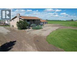 4pc Bathroom - 212072 Twp Rd 9-4, Rural Lethbridge County, AB T1J5R2 Photo 6