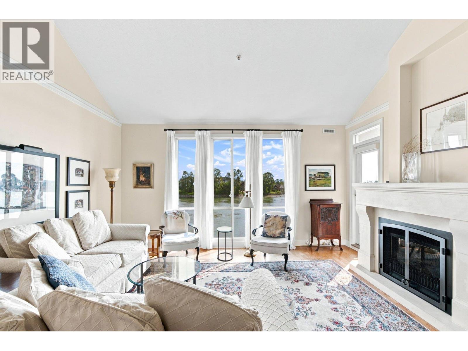 411 3 RENAISSANCE SQUARE, New Westminster — photo 2