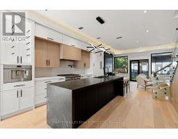 Living room - 199 Arlington Avenue, Toronto, ON M6C2Z4 Photo 7