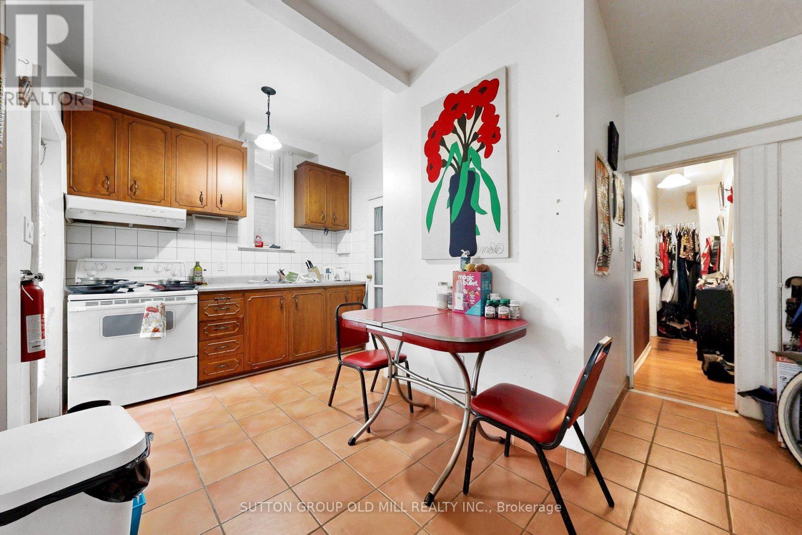 1060 COLLEGE STREET - 10