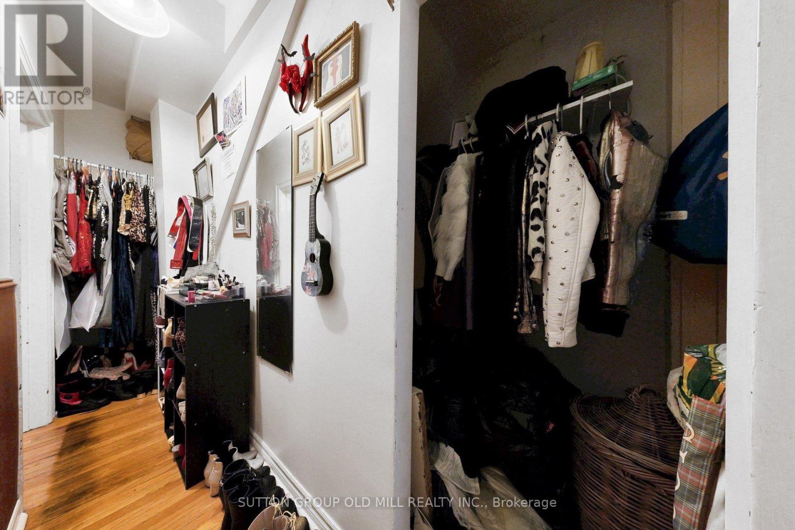 1060 COLLEGE STREET - 12