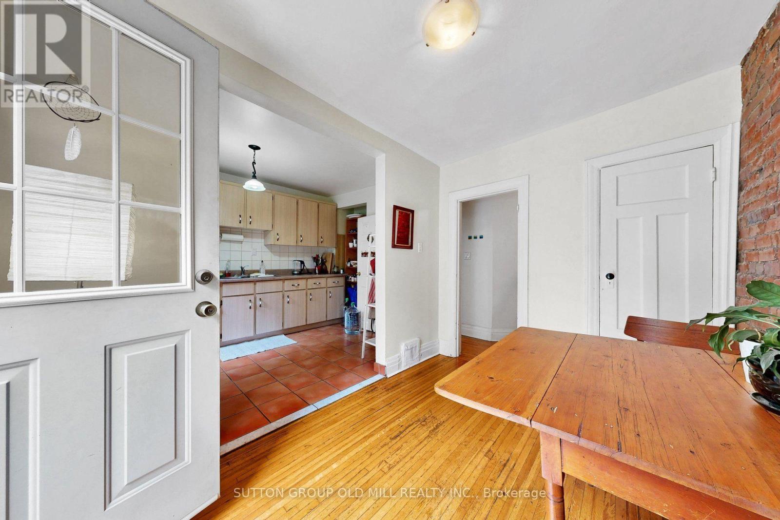 1060 COLLEGE STREET - Image 27