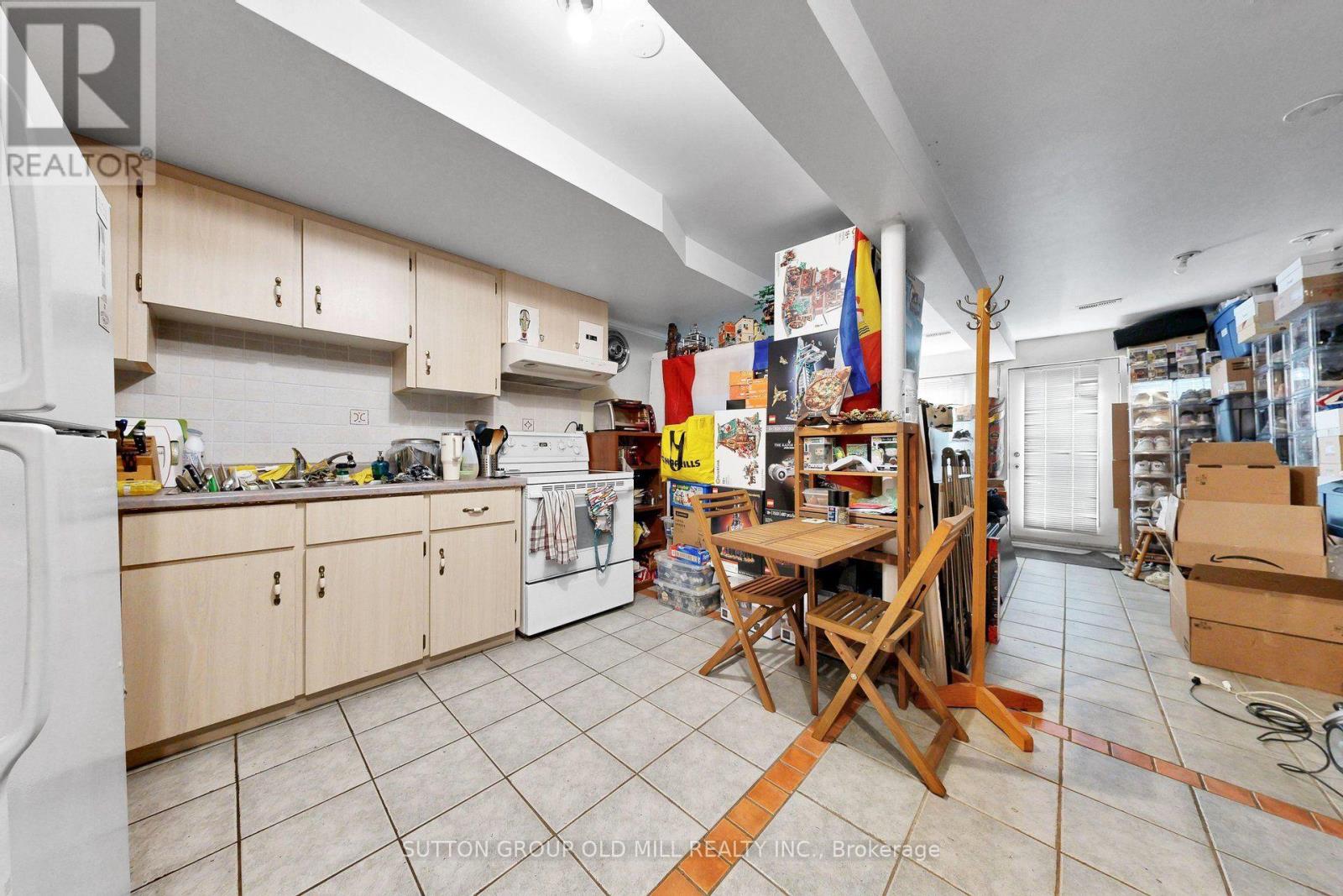1060 COLLEGE STREET - 36