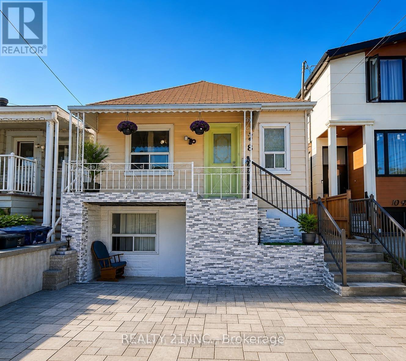 Photo of 8 Mack Avenue