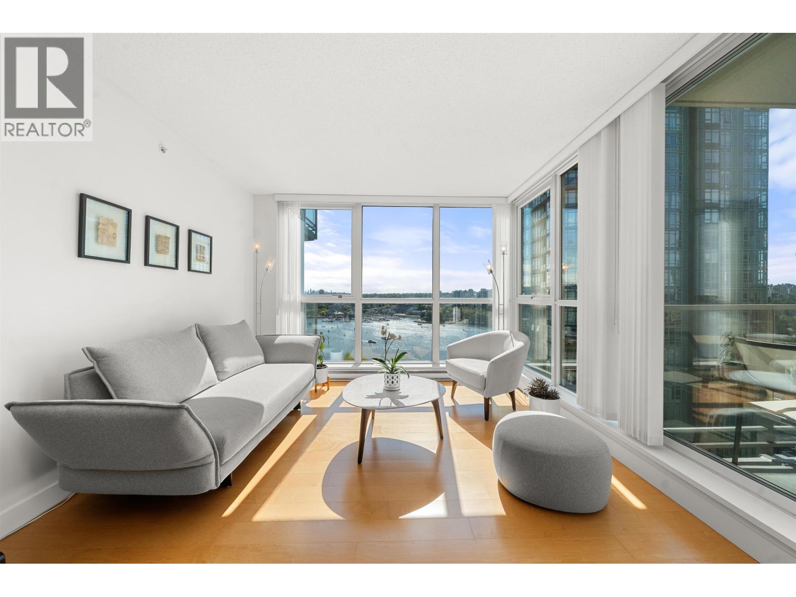 2002 1408 STRATHMORE MEWS, Vancouver — photo 2