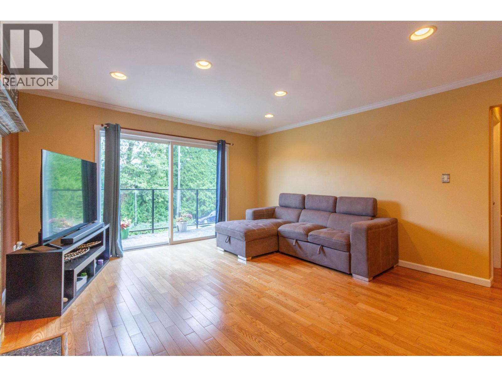111 N FELL AVENUE, Burnaby — photo 4