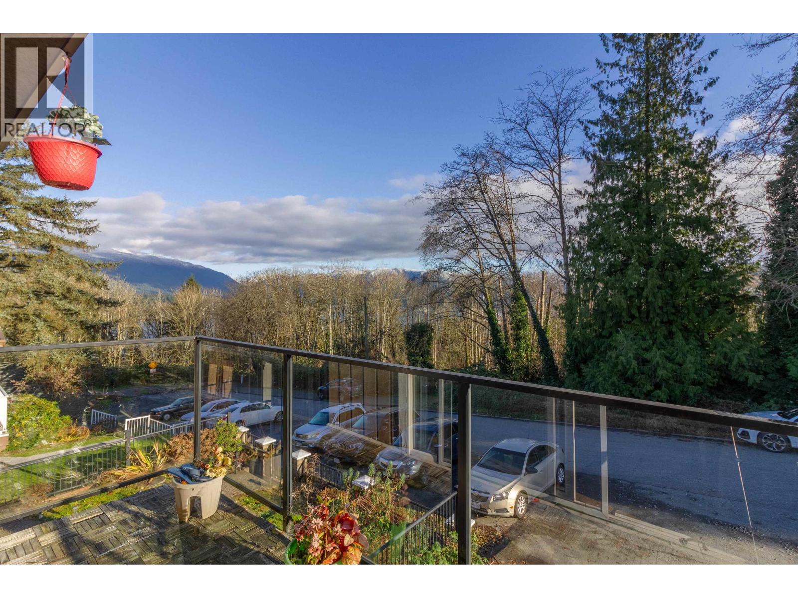 111 N FELL AVENUE, Burnaby — photo 5