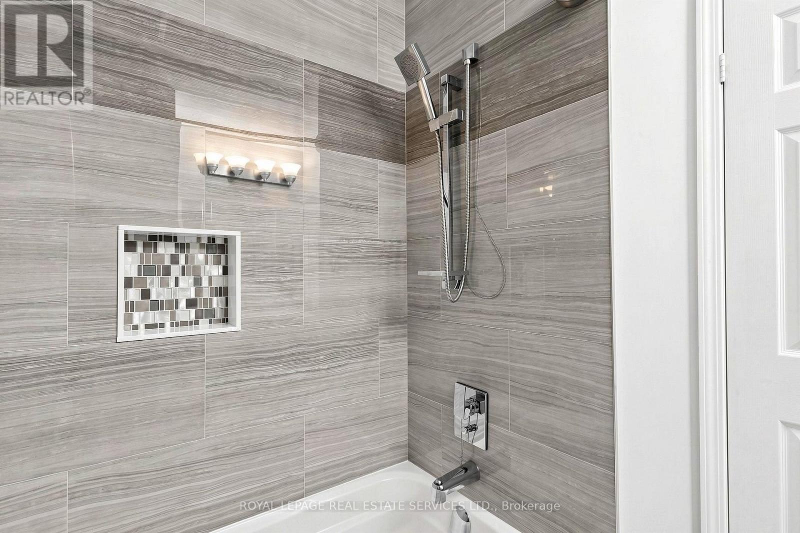 2413 BAINTREE CRESCENT - Image 34