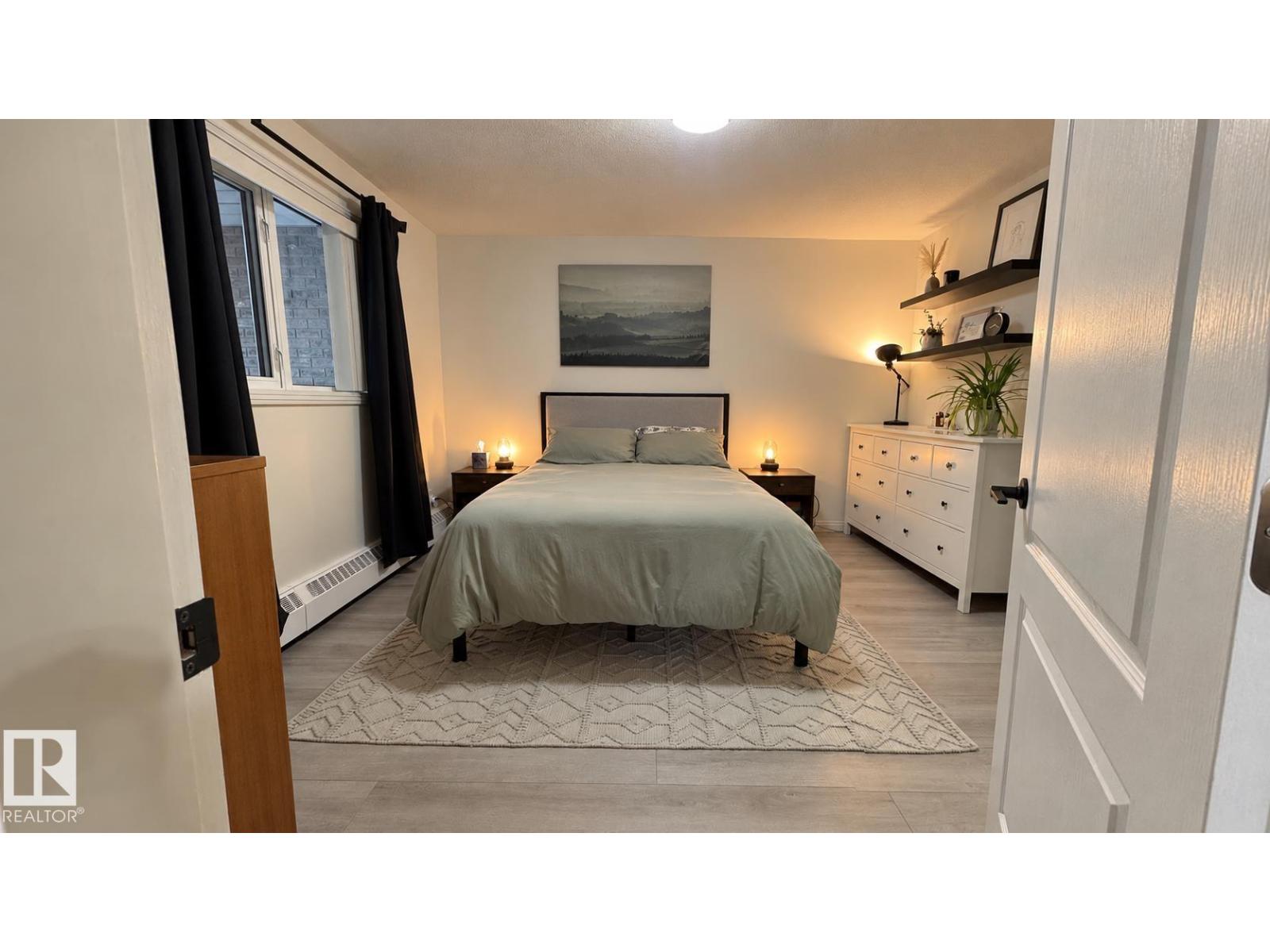 #18 9926 80 AV NW - 11