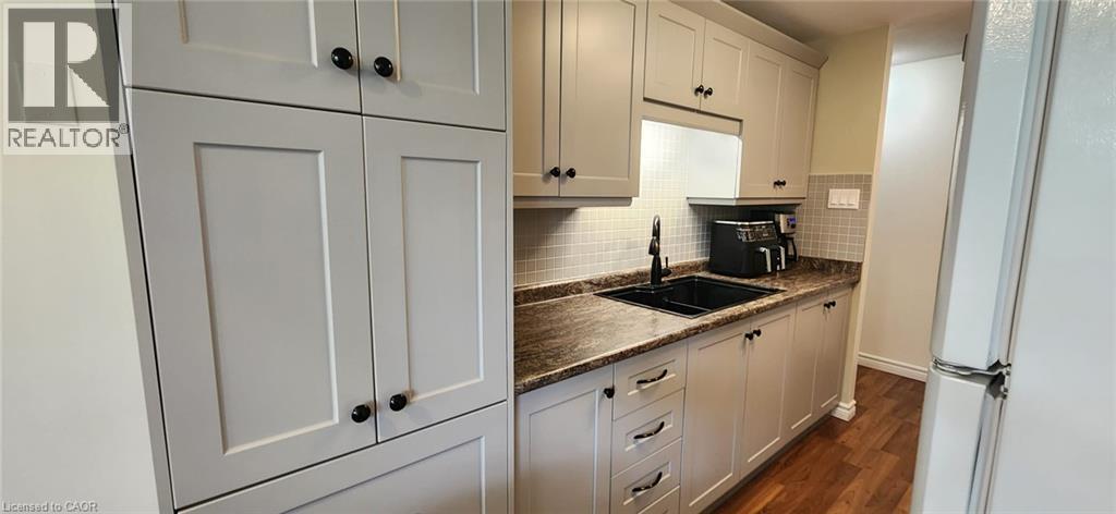 30 AVALON Place Unit# 212, Kitchener — photo 2