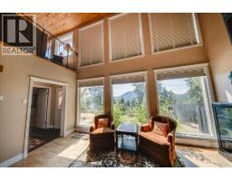Bedroom - 2390 Mcleod Avenue, Rossland, BC V0G1Y0 Photo 6