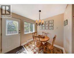 Full bathroom - 2390 Mcleod Avenue, Rossland, BC V0G1Y0 Photo 8