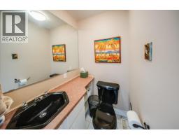 Kitchen - 2390 Mcleod Avenue, Rossland, BC V0G1Y0 Photo 17