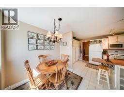 Full ensuite bathroom - 2390 Mcleod Avenue, Rossland, BC V0G1Y0 Photo 9