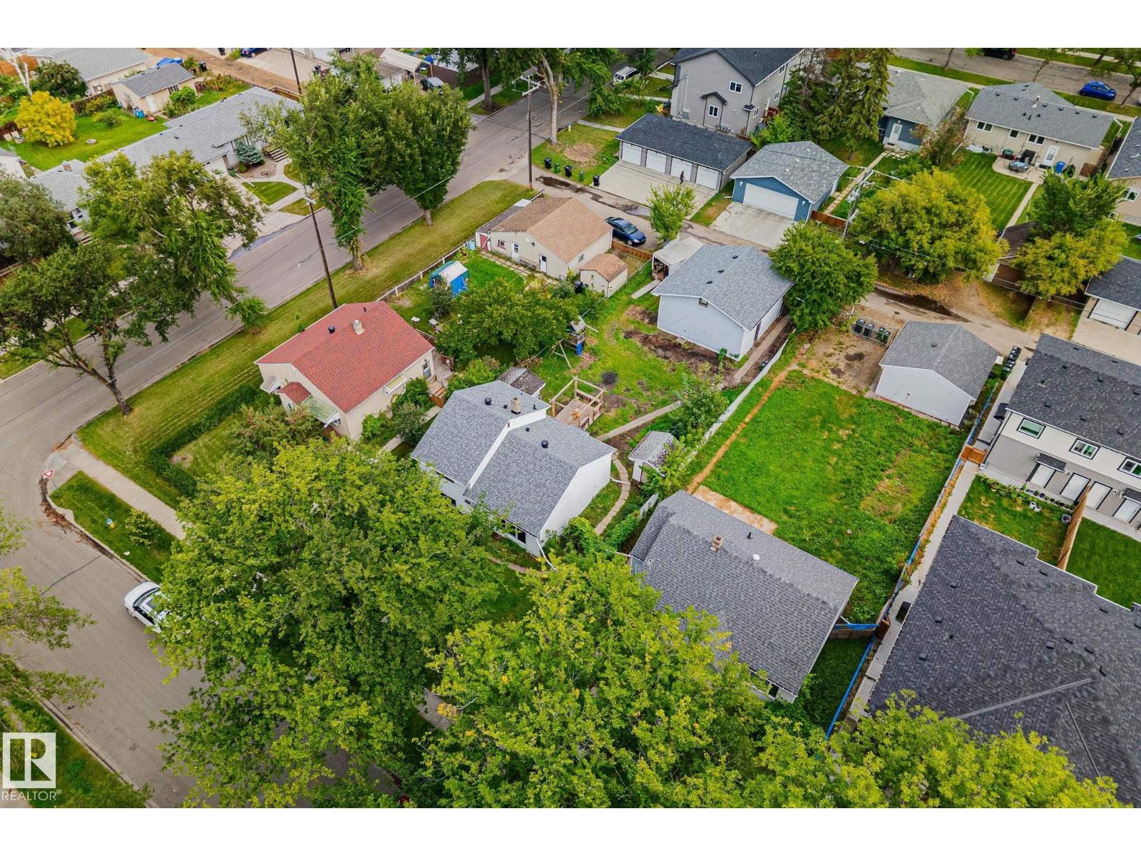 11935 125 ST NW - 19