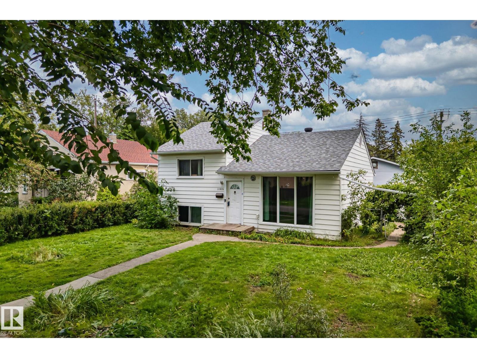 11935 125 ST NW - 2