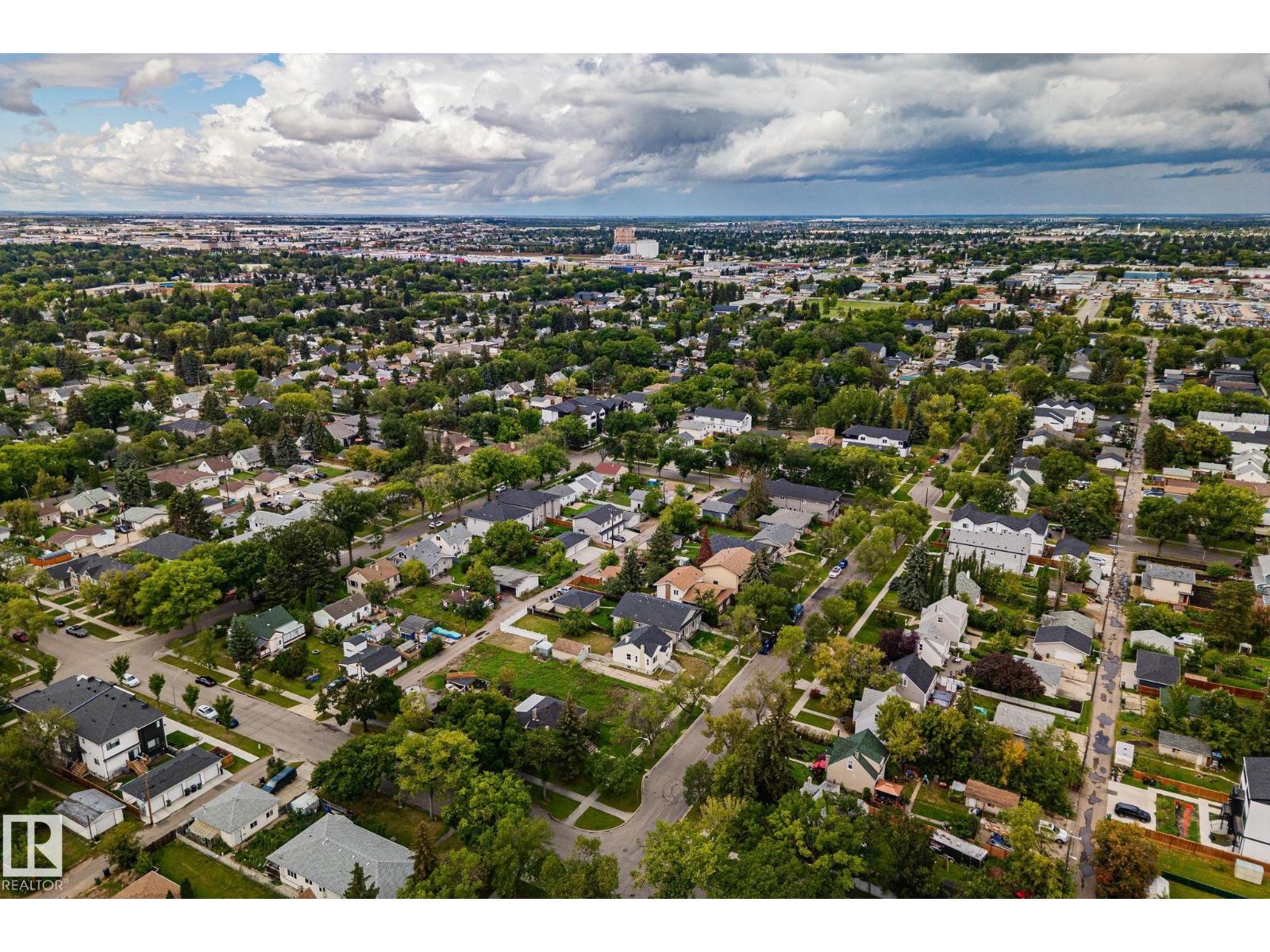 11935 125 ST NW - 29