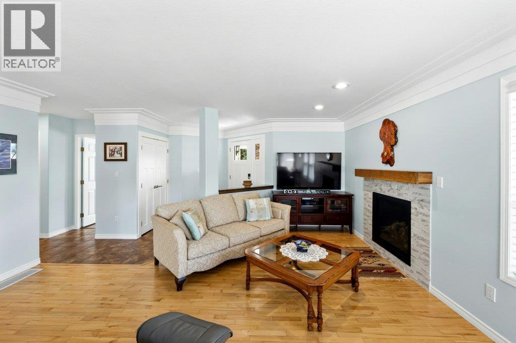 6756 Mountainview Drive, Oliver — photo 7