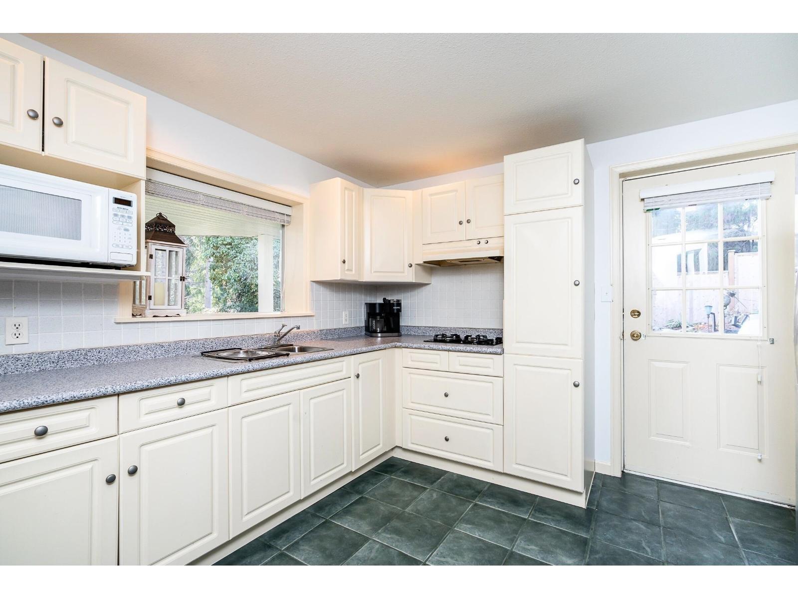 6 Bed, 4 Bath House for Sale in Surrey – 15160 81 AVENUE, Surrey – MLS# R3163219 - Image 22
