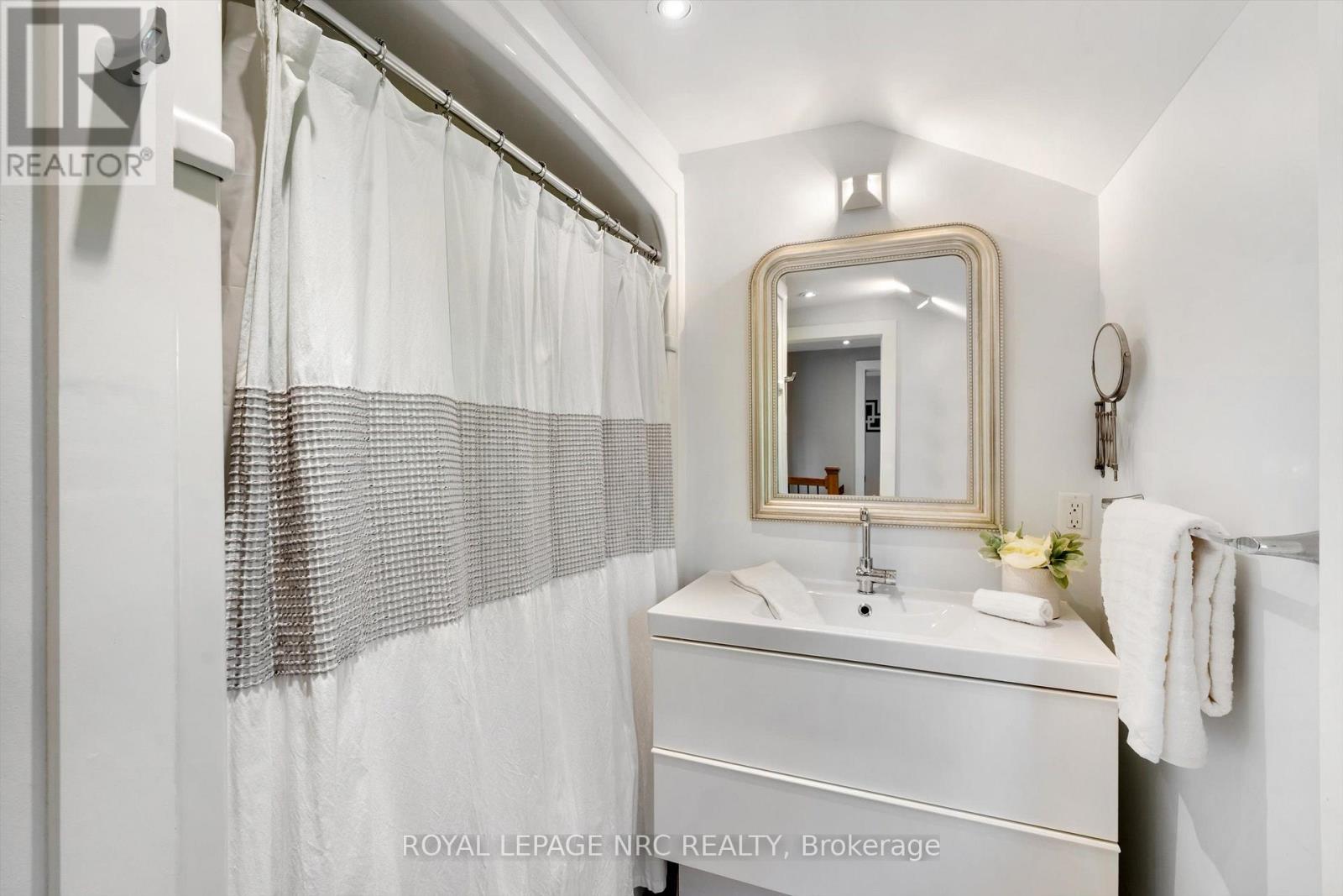 7 VIVIAN AVENUE - Image 20
