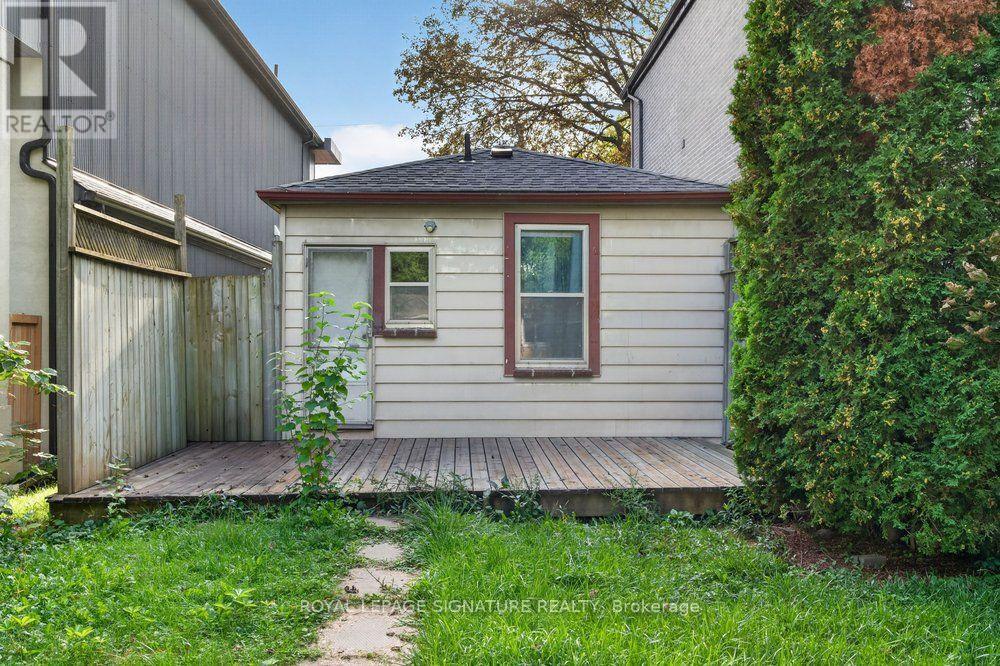 121 PRESTON STREET - 21