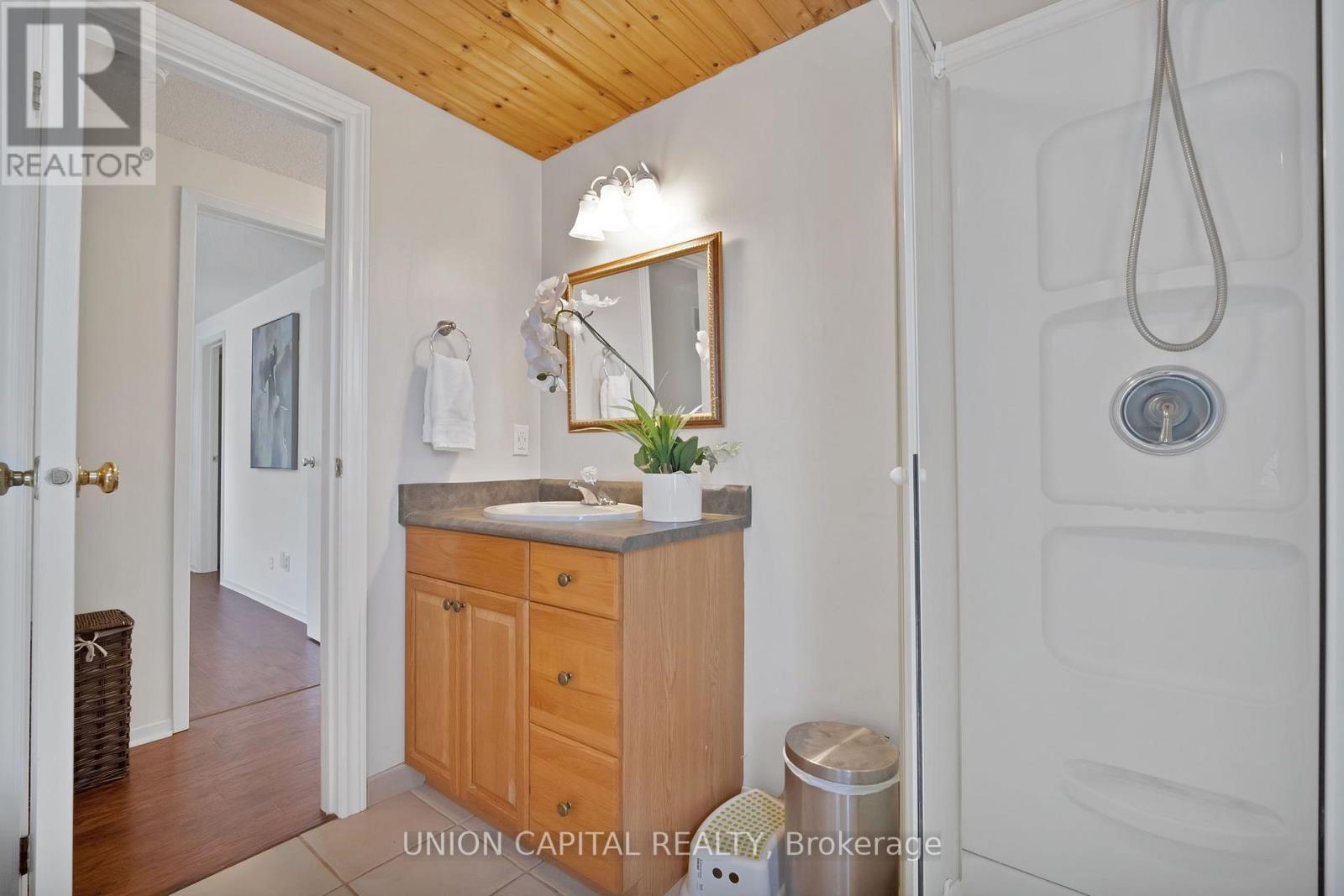 73 HUMPHREY DRIVE - 24