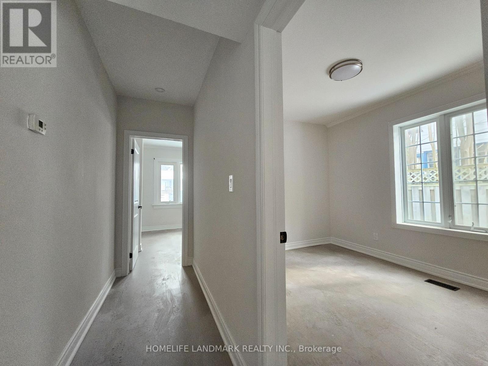 SIDE UNIT (FACING NORTH) - 18852 LESLIE STREET, East Gwillimbury (Sharon) — photo 6