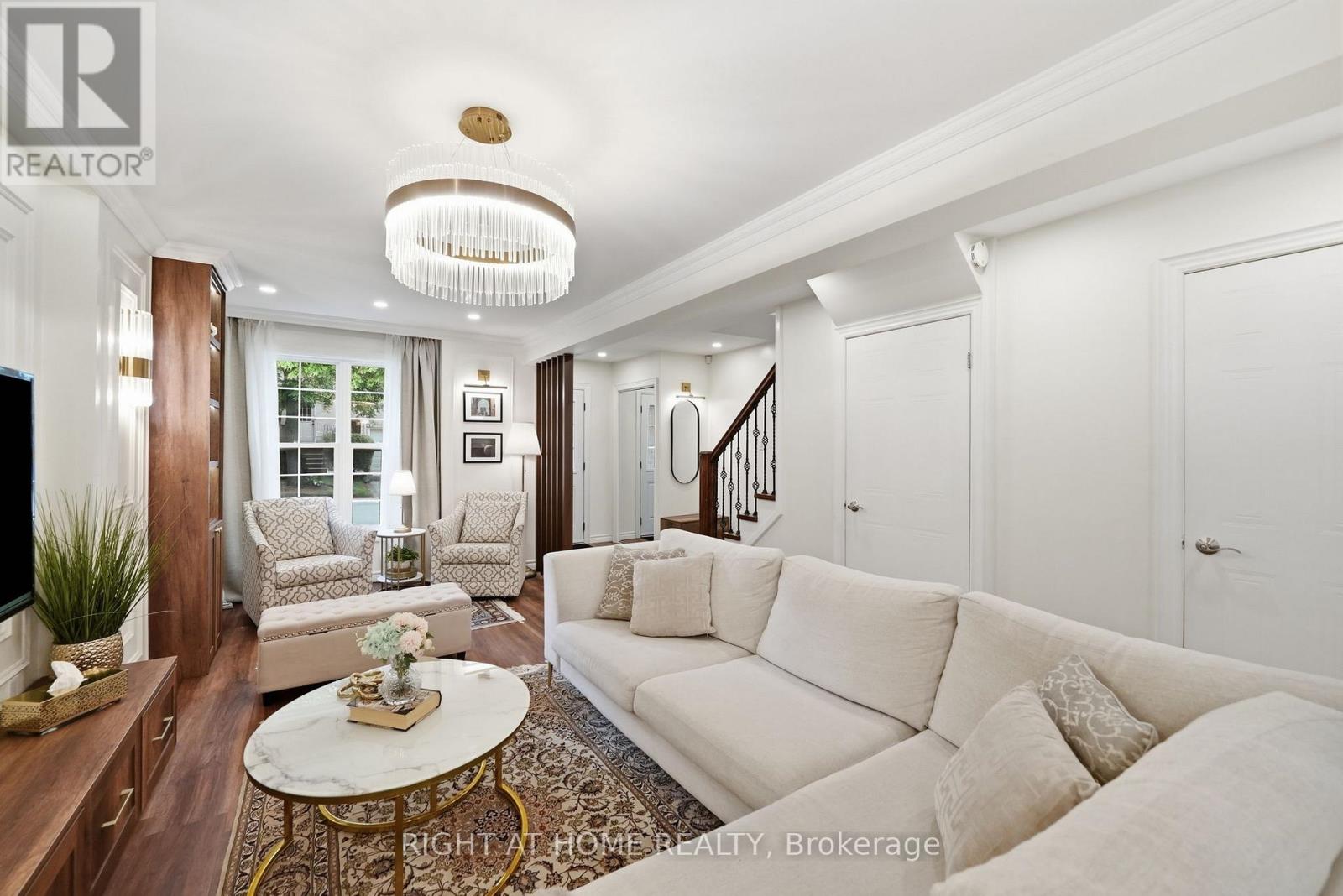 #44 2272 MOWAT AVENUE - 11