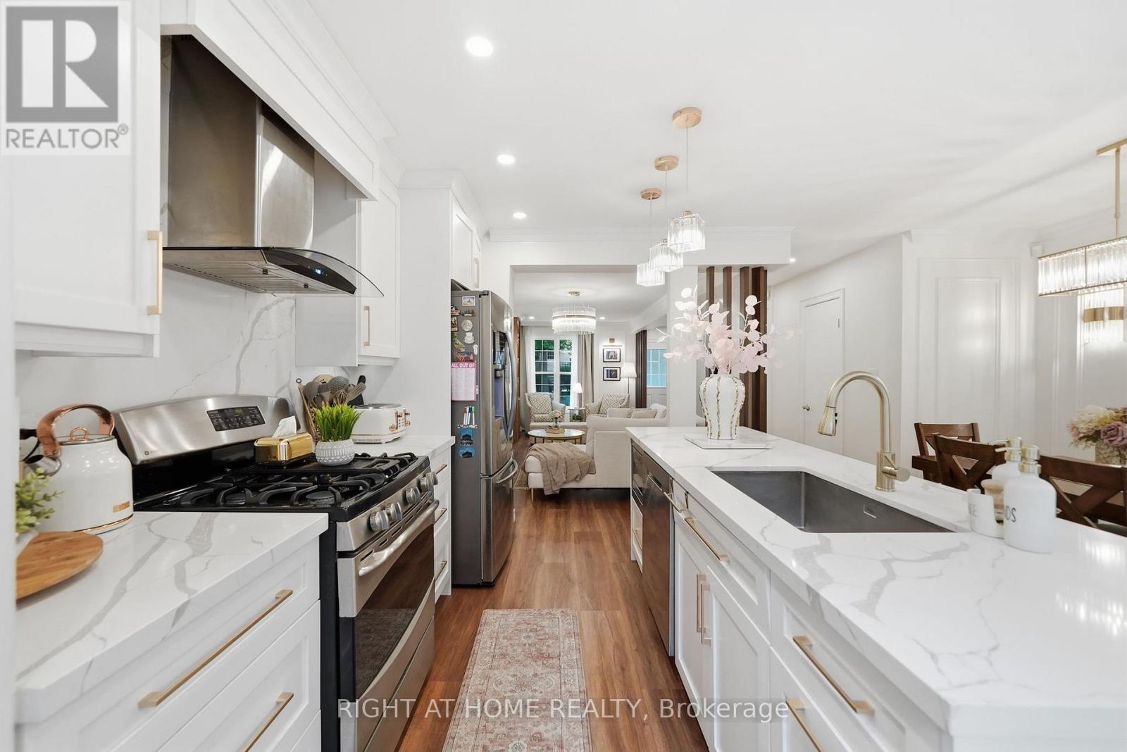 #44 2272 MOWAT AVENUE - 17