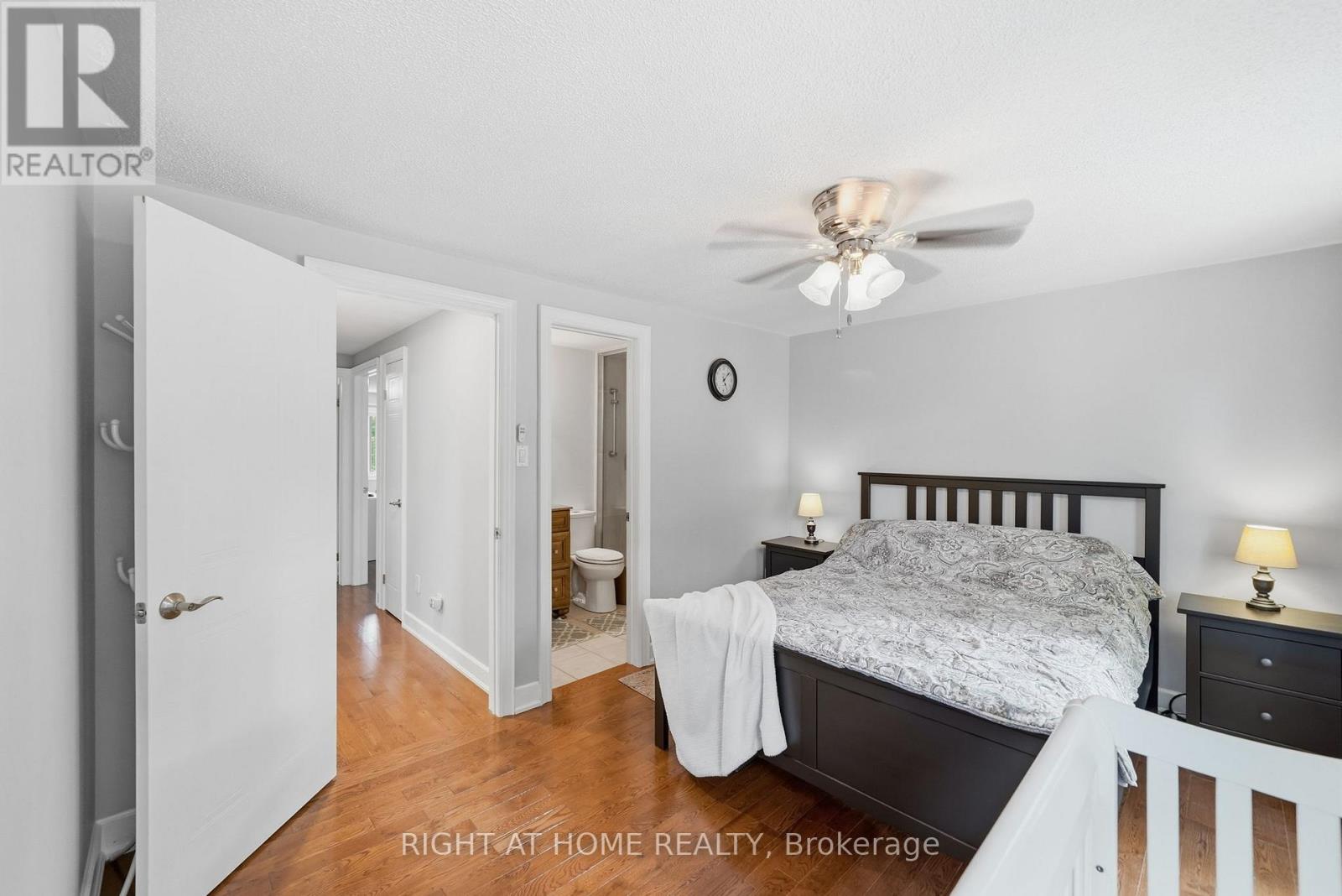 #44 2272 MOWAT AVENUE - 24