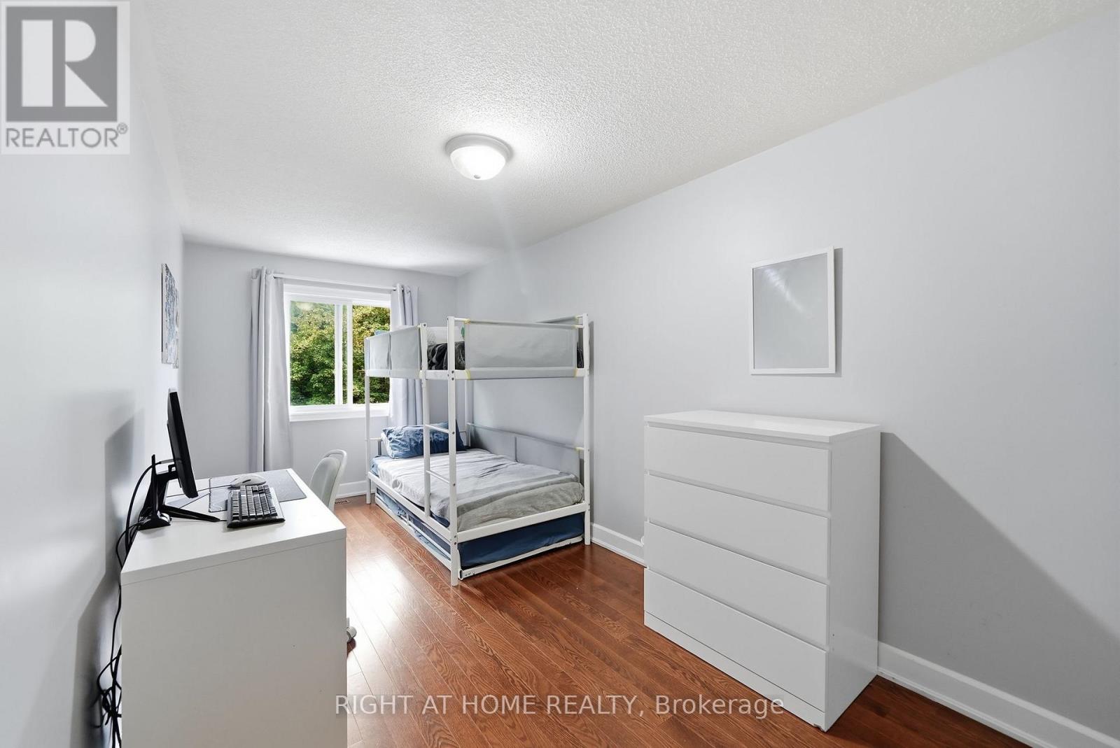 #44 2272 MOWAT AVENUE - 27
