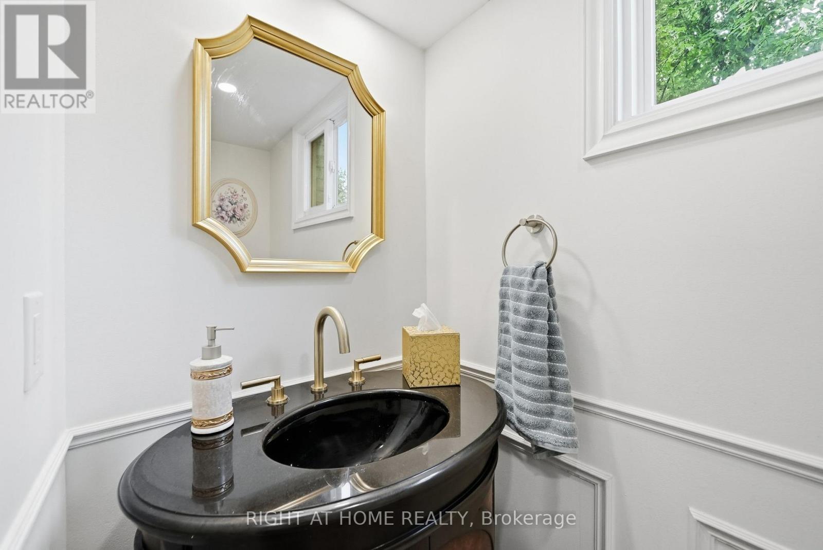 #44 2272 MOWAT AVENUE - 29