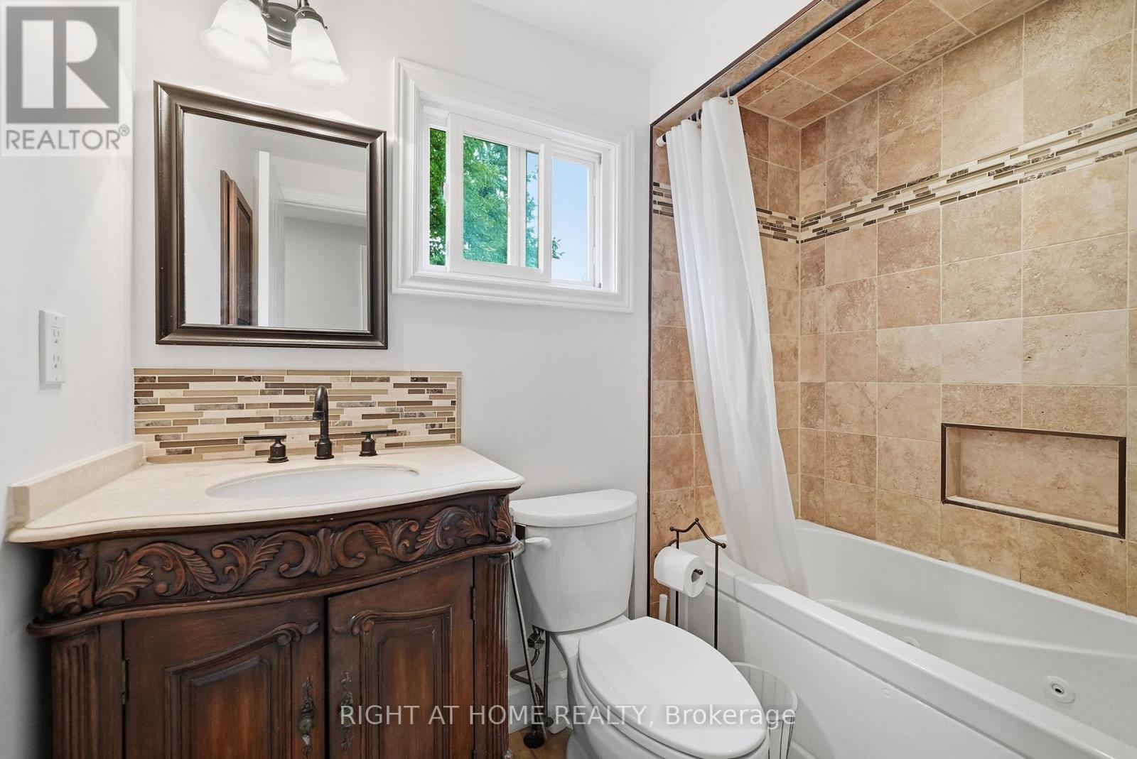 #44 2272 MOWAT AVENUE - 31