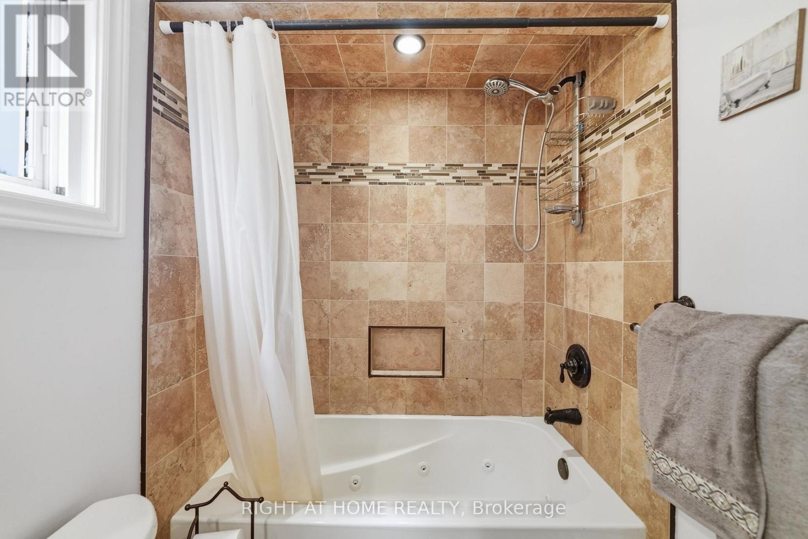 #44 2272 MOWAT AVENUE - 32