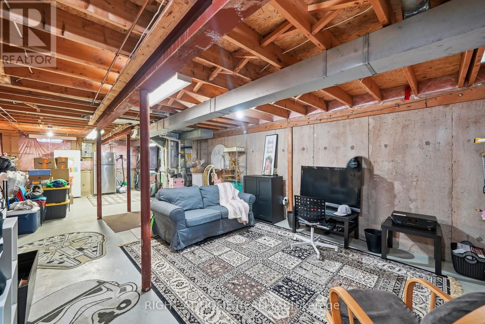 #44 2272 MOWAT AVENUE - 34