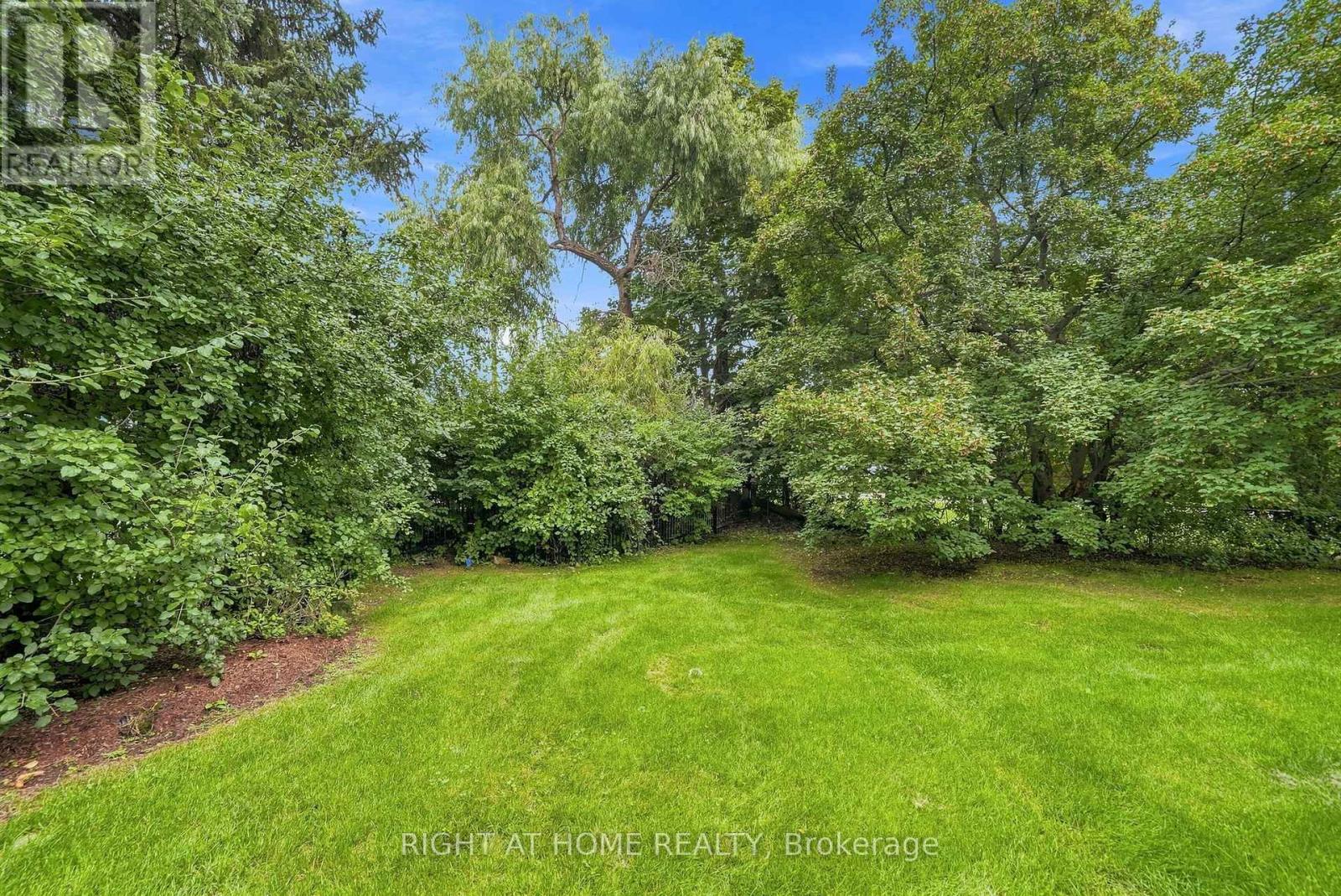 #44 2272 MOWAT AVENUE - 36