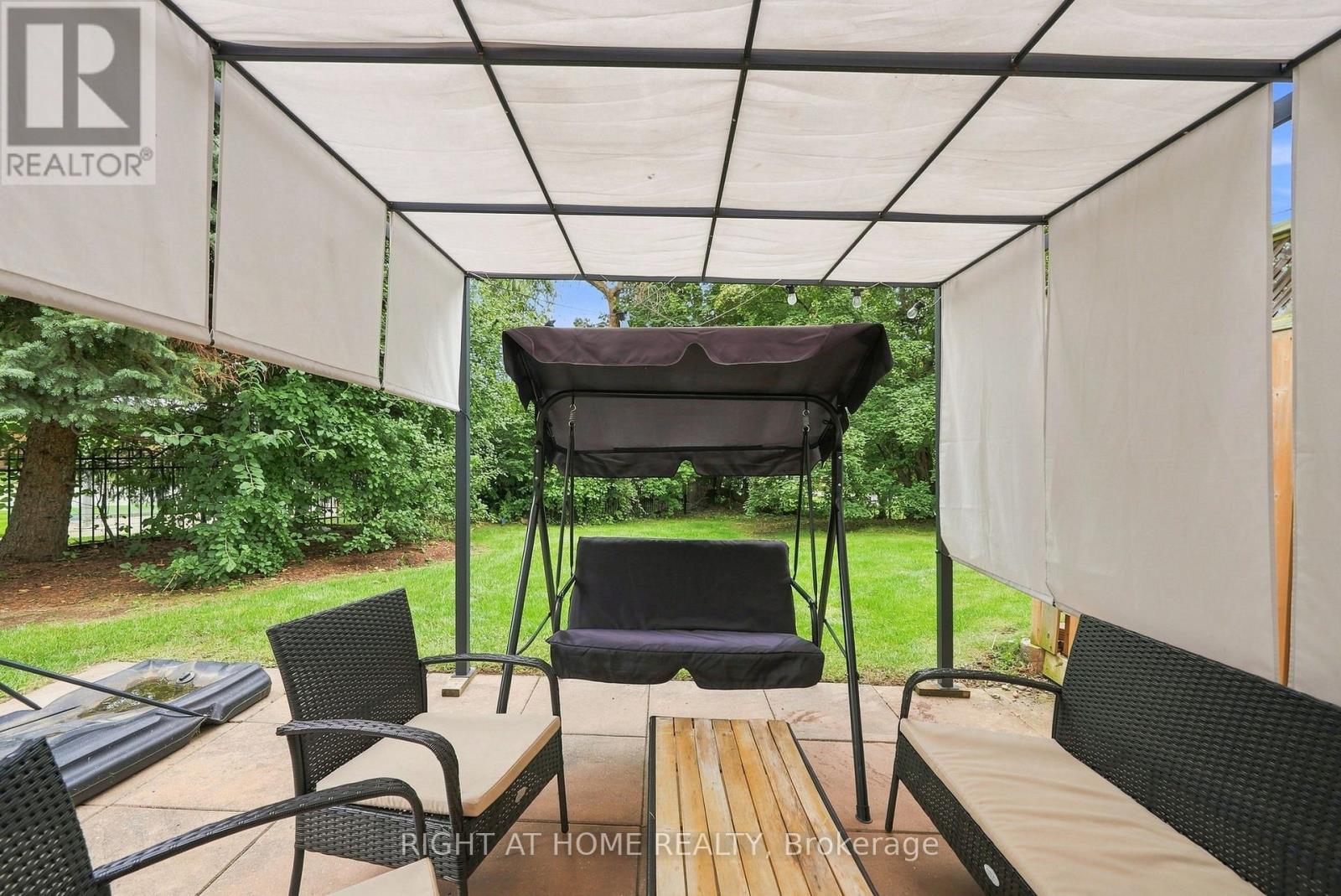 #44 2272 MOWAT AVENUE - 37