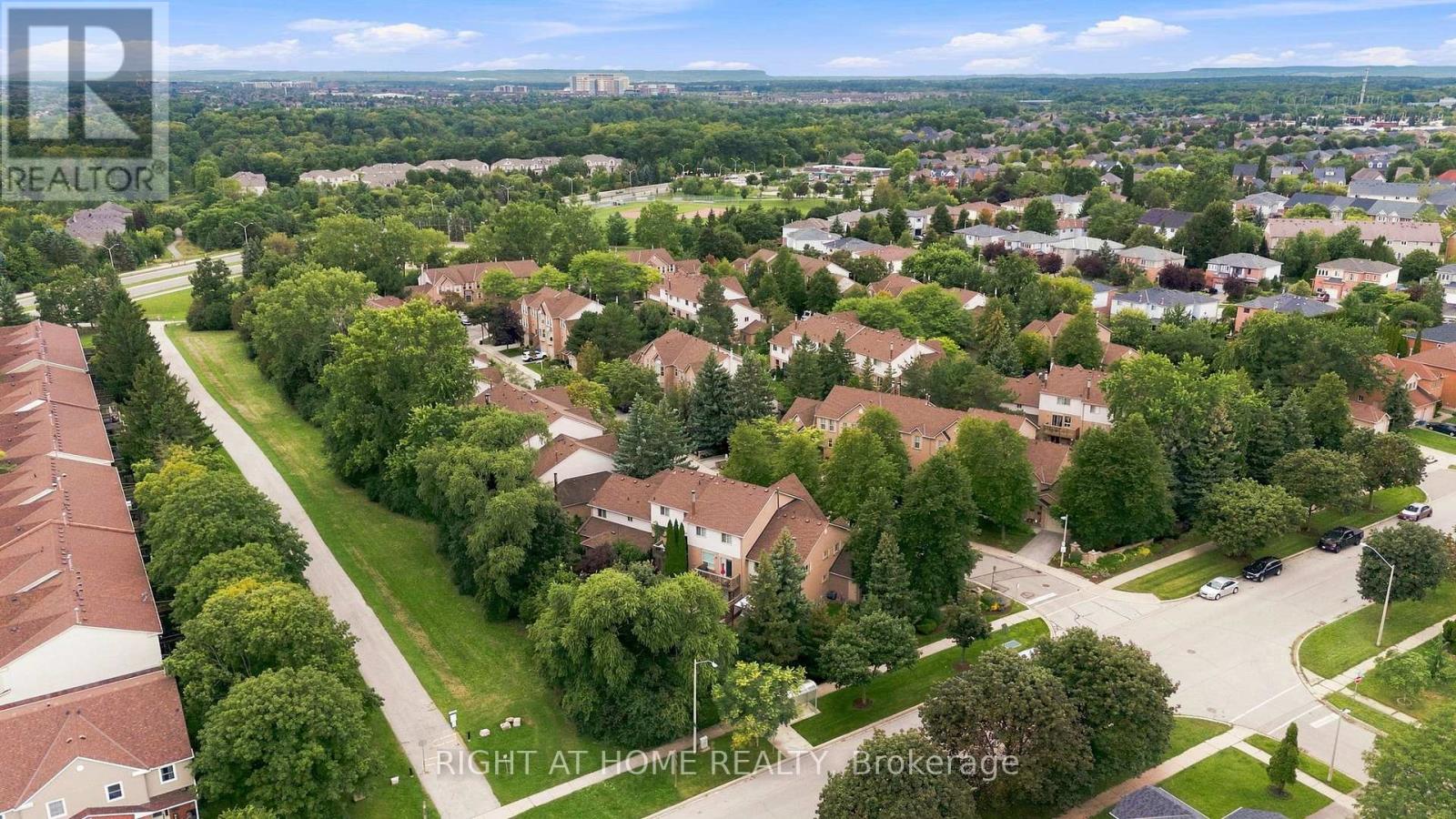 #44 2272 MOWAT AVENUE - 40